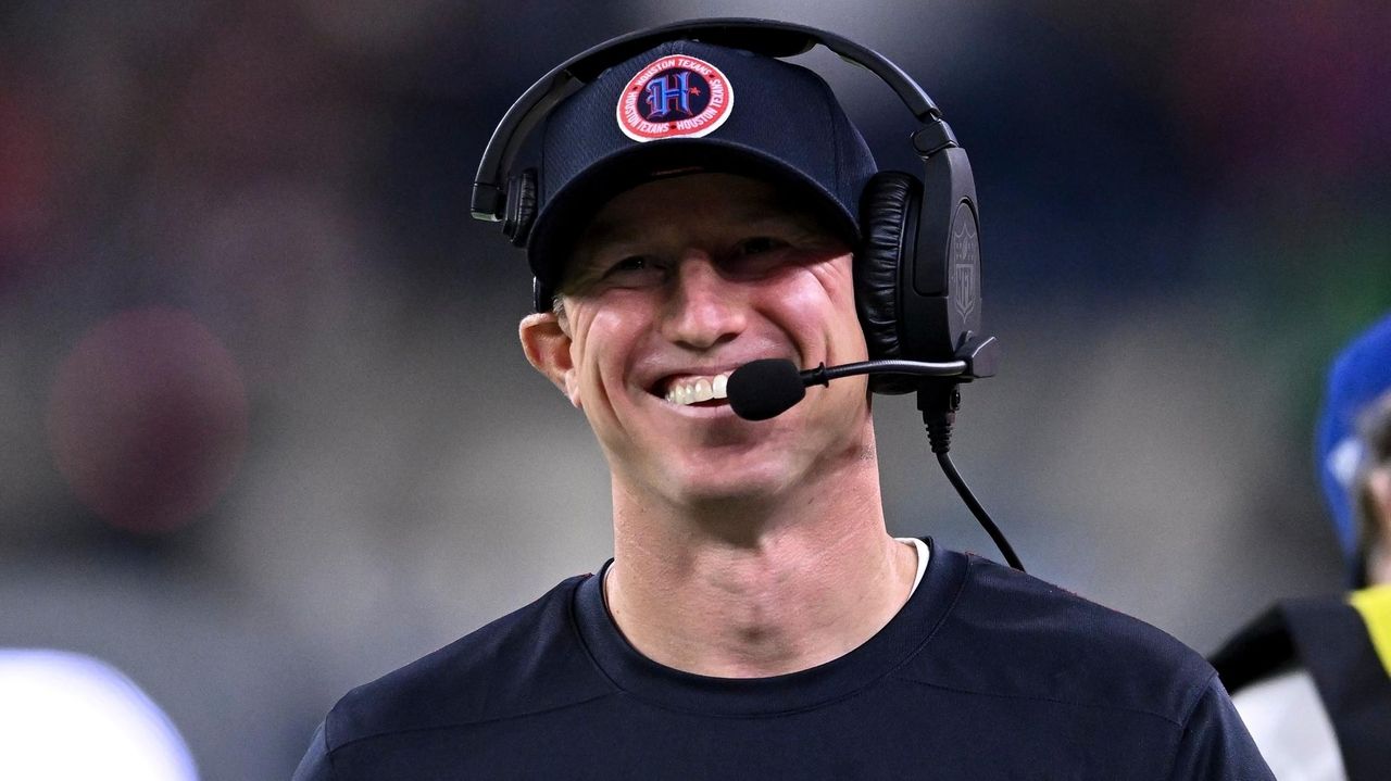 Bobby Slowik promoted to Dolphins offensive coordinator under new coach Hafley, AP source says