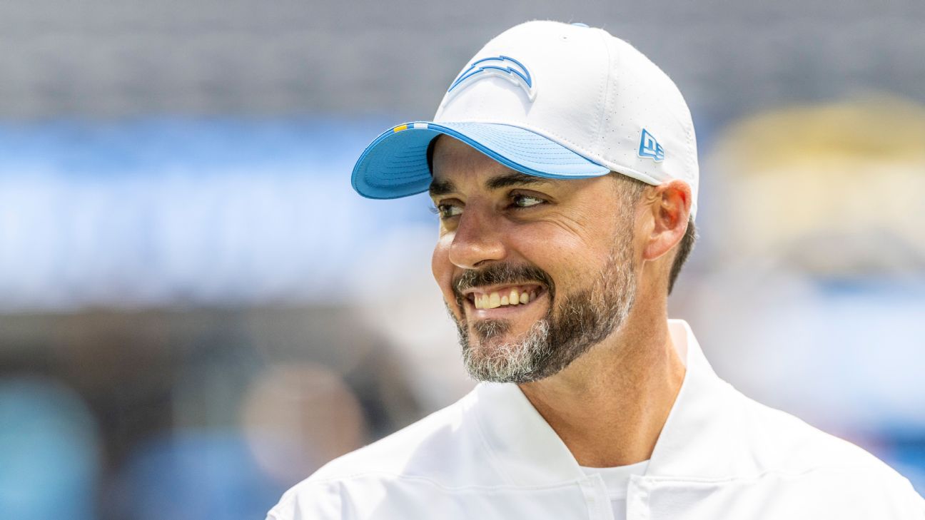 Ravens hiring Chargers DC Jesse Minter as head coach