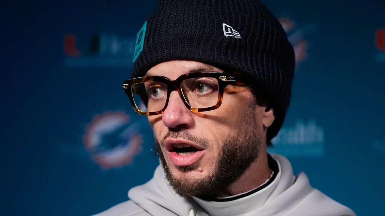 Mike McDaniel joins Harbaugh, Herbert as Chargers' offensive coordinator after Dolphins firing