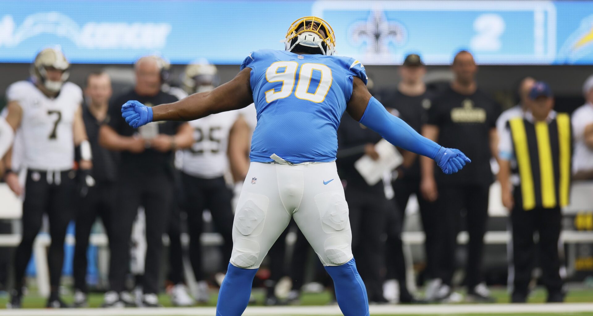 Chargers Agree To Contract Extension With Key Run Defender