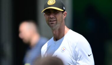 Steelers Retain Three Mike Tomlin Assistants