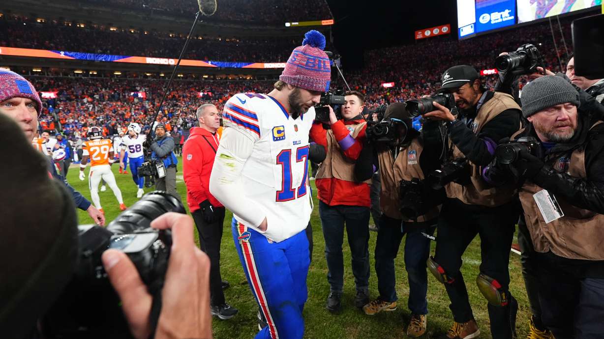 Bills QB Josh Allen says he had surgery for broken bone in right foot