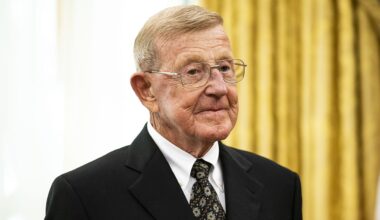 College football news: Lou Holtz reportedly enters hospice care