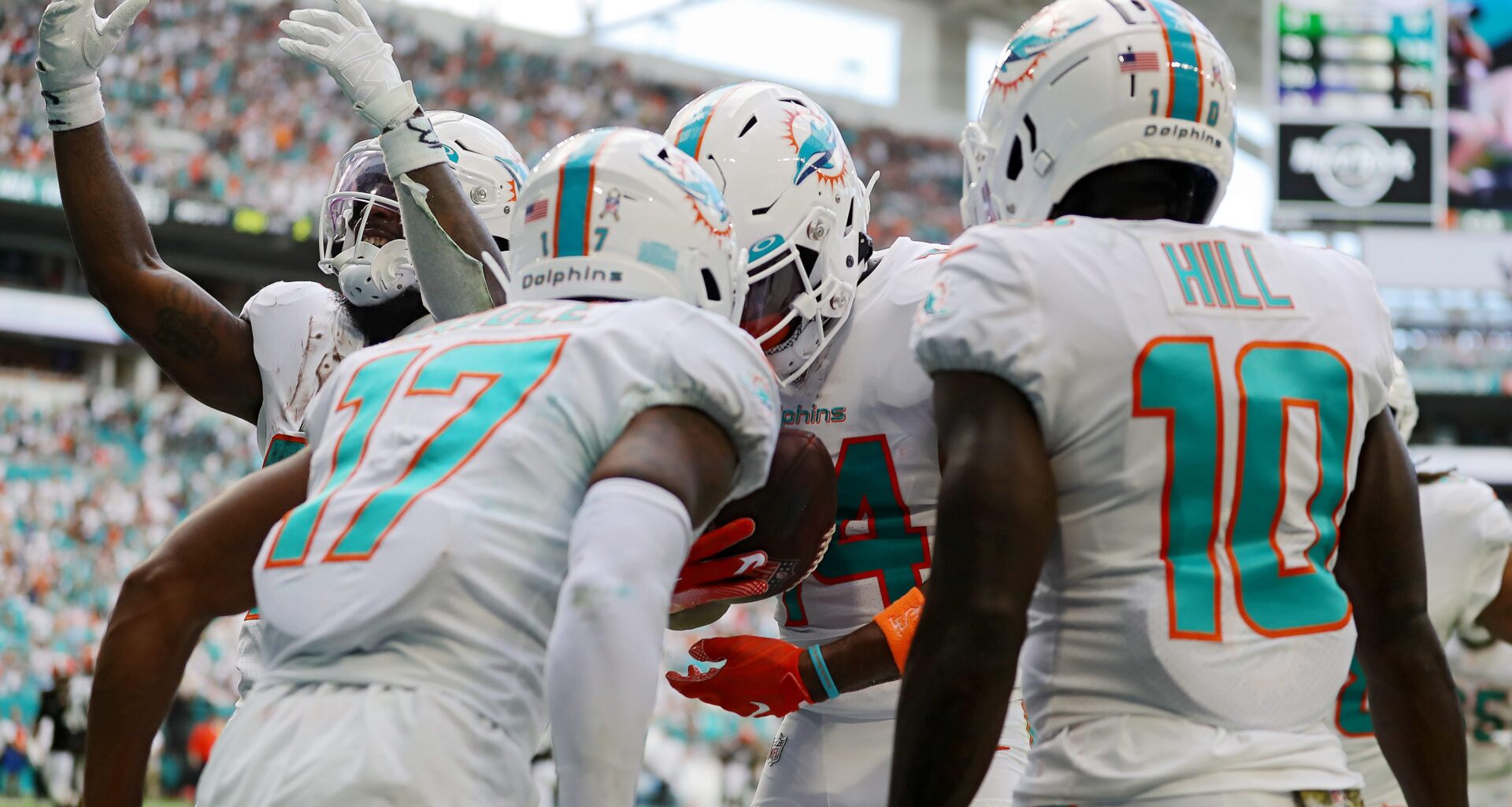 Former Dolphins Player Signs With Patriots Before Super Bowl