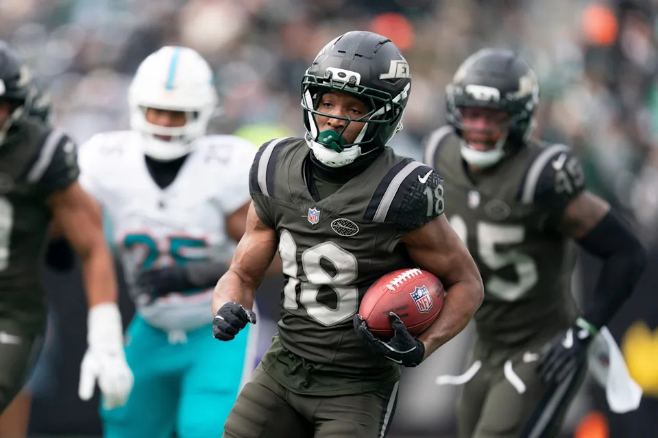 New York Jets wide receiver Isaiah Williams (18) returns a punt for a touchdown during a week 14 football game between the New York Jets and Miami Dolphins at MetLife Stadium on Sunday, Dec. 7, 2025.