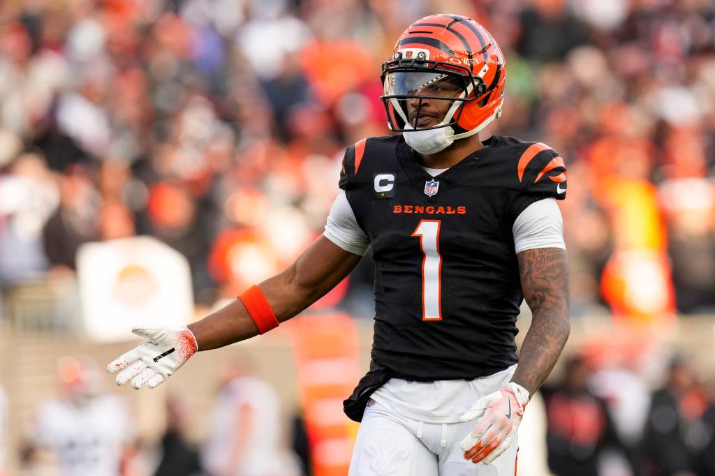 Cincinnati Bengals wide receiver Ja'marr Chase (1) reacts after the Bengals are forced to punt in the fourth quarter against the Cleveland Browns at Paycor Stadium. 