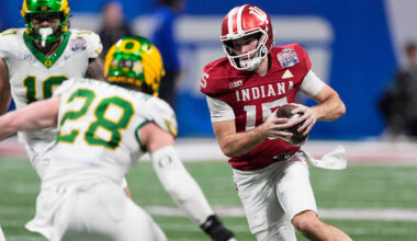 Indiana quarterback Fernando Mendoza (15) carries against Oregon linebacker Bryce Boettcher (28 ...