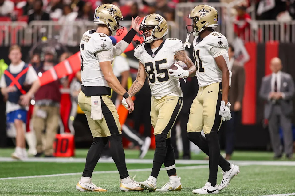 New Orleans Saints wide receiver Ronnie Bell (85) celebrates with quarterback Tyler Shough (6) and wide receiver Kevin Austin Jr. (81) after a touchdown against the Atlanta Falcons in the fourth quarter at Mercedes-Benz Stadium. <br>Brett Davis-Imagn Images