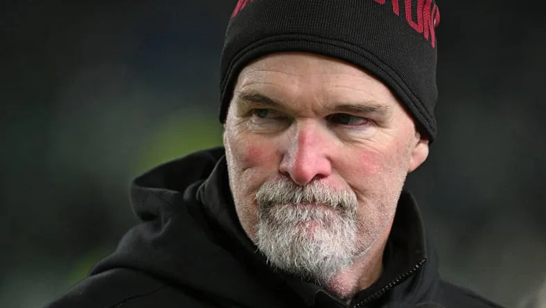 Commanders head coach Dan Quinn on the sideline at Lincoln Financial Field.