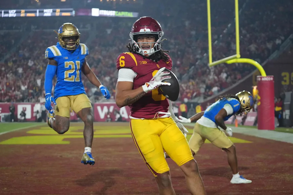 Southern California Trojans wide receiver Makai Lemon (6) catches a 32-yard touchdown pass against UCLA Bruins defensive back Kanye Clark (1) in the second half at United Airlines Field at Los Angeles Memorial Coliseum. <br>Kirby Lee-Imagn Images