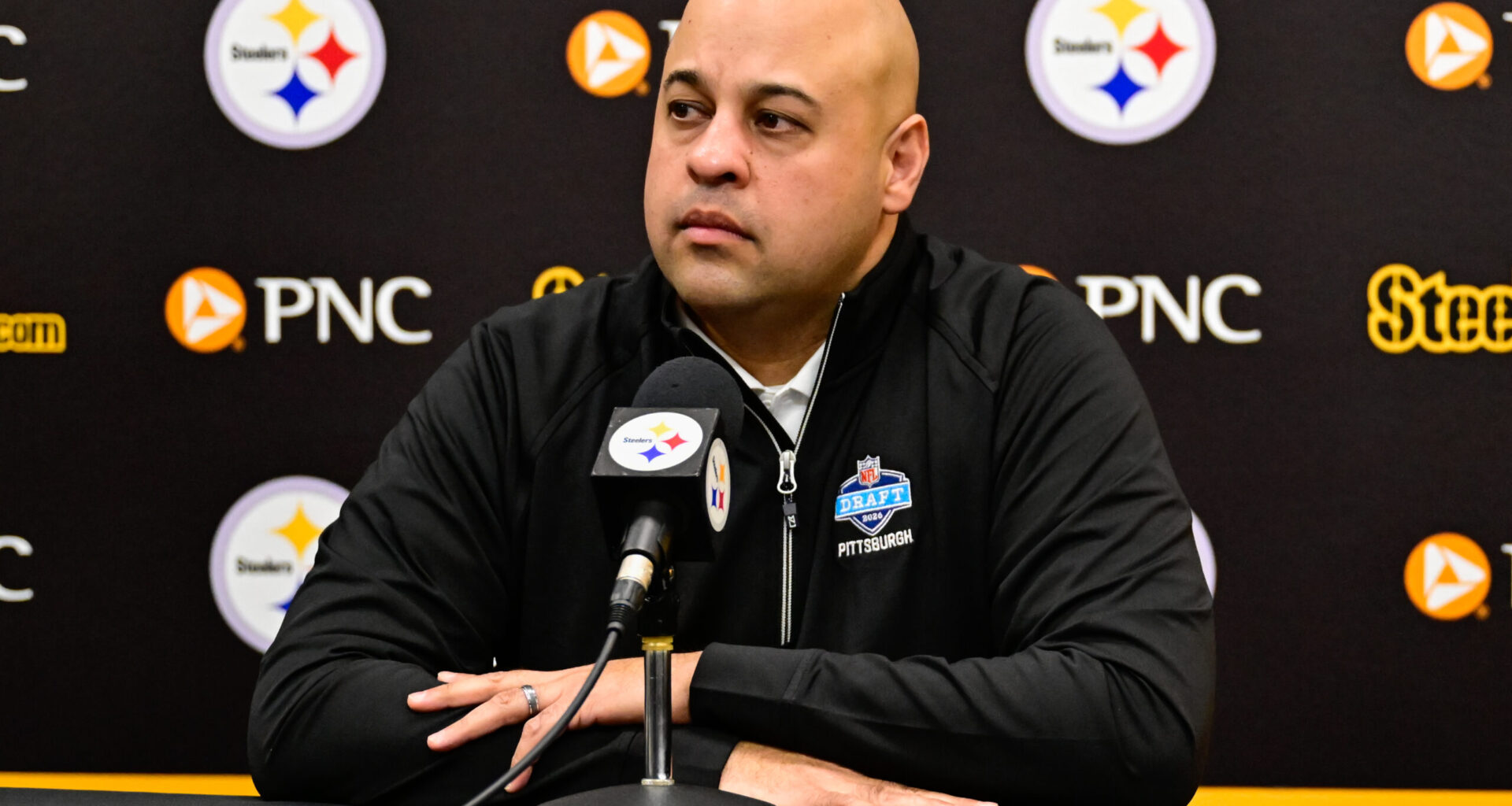 Ex-Steelers TE Blasts Khan, Questions Players Respect for Him