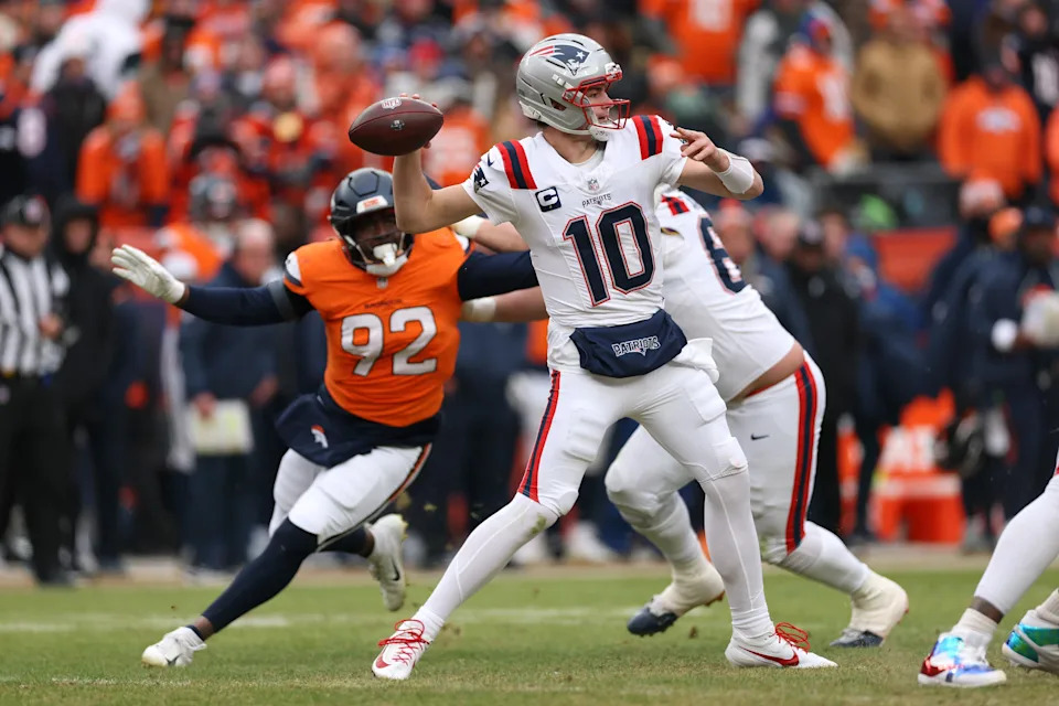 DENVER, COLORADO - JANUARY 25: Drake Maye #10 of the New England Patriots makes a pass during the second quarter in the AFC Championship Playoff game against the Denver Broncos at Empower Field At Mile High on January 25, 2026 in Denver, Colorado. (Photo by Matthew Stockman/Getty Images)