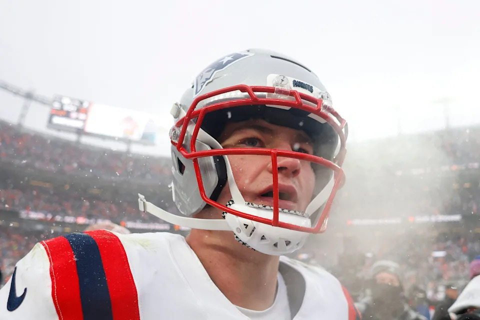 DENVER, COLORADO - JANUARY 25: Drake Maye #10 of the New England Patriots celebrates with teammates on the field following the AFC Championship Playoff game against the Denver Broncos at Empower Field At Mile High on January 25, 2026 in Denver, Colorado. The New England Patriots defeat the Denver Broncos 10-7. (Photo by Justin Edmonds/Getty Images)