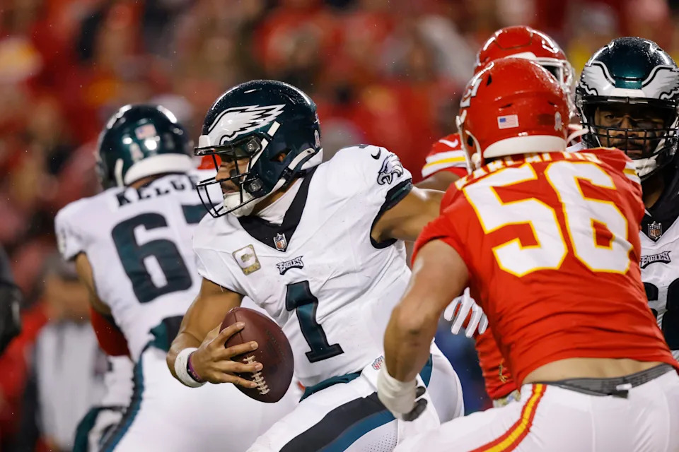 KANSAS CITY, MISSOURI - NOVEMBER 20: Jalen Hurts #1 of the Philadelphia Eagles scrambles with the ball against the Kansas City Chiefs in the first half at GEHA Field at Arrowhead Stadium on November 20, 2023 in Kansas City, Missouri. (Photo by David Eulitt/Getty Images)