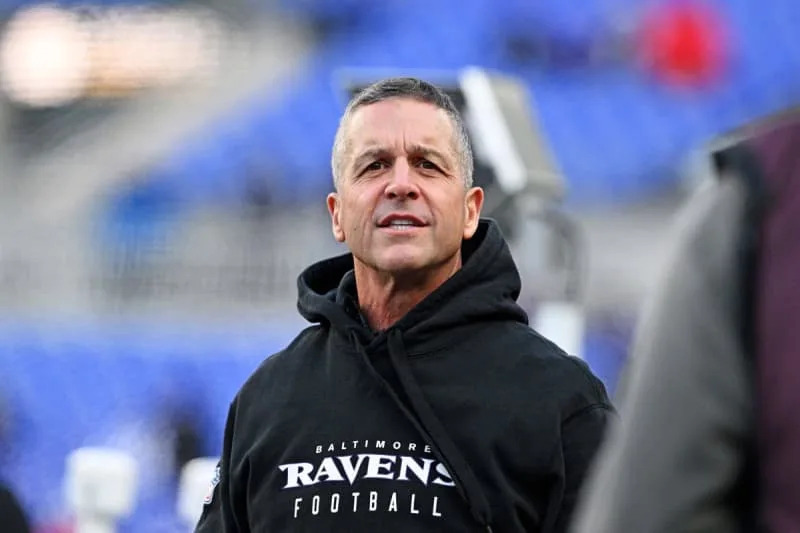 NFL, American Football Herren, USA Cleveland Browns at Baltimore Ravens Jan 4, 2025 Baltimore, Maryland, USA Baltimore Ravens head coach John Harbaugh looks on during warm ups before the game against the Cleveland Browns at M&T Bank Stadium. Baltimore M&T Bank Stadium Maryland USA, EDITORIAL USE ONLY PUBLICATIONxINxGERxSUIxAUTxONLY Copyright: xTommyxGilliganx 20250104_tdc_gb3_0004