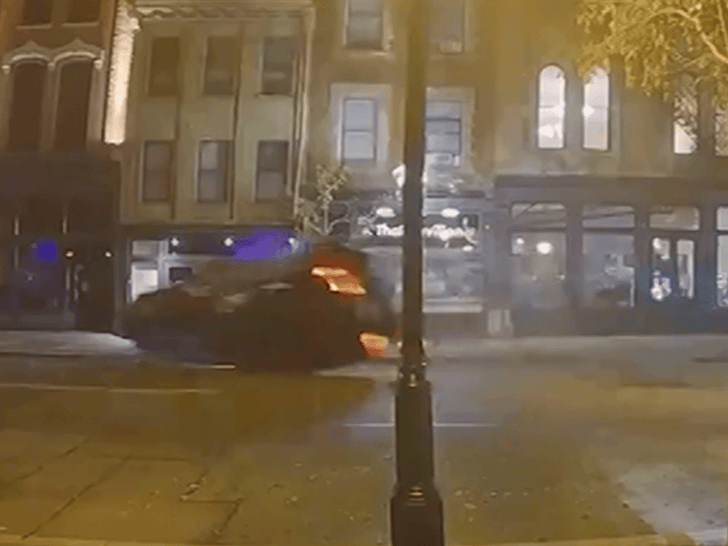 011426_cam_taylor_britt_upside_down_primary