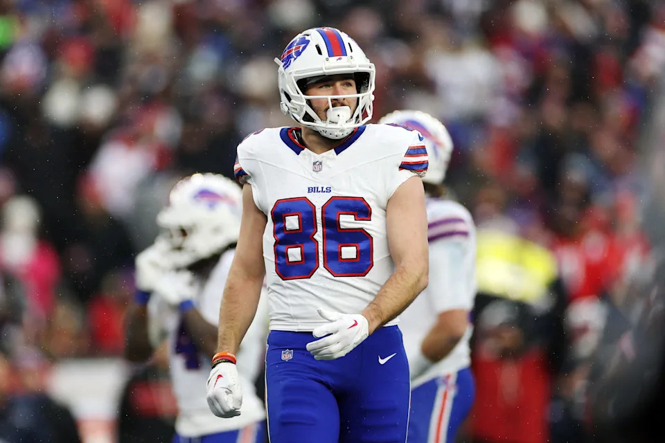 FOXBOROUGH, MASSACHUSETTS - DECEMBER 14: Dalton Kincaid #86 of the Buffalo Bills in action against the New England Patriots at Gillette Stadium on December 14, 2025 in Foxborough, Massachusetts. (Photo by Sarah Stier/Getty Images)
