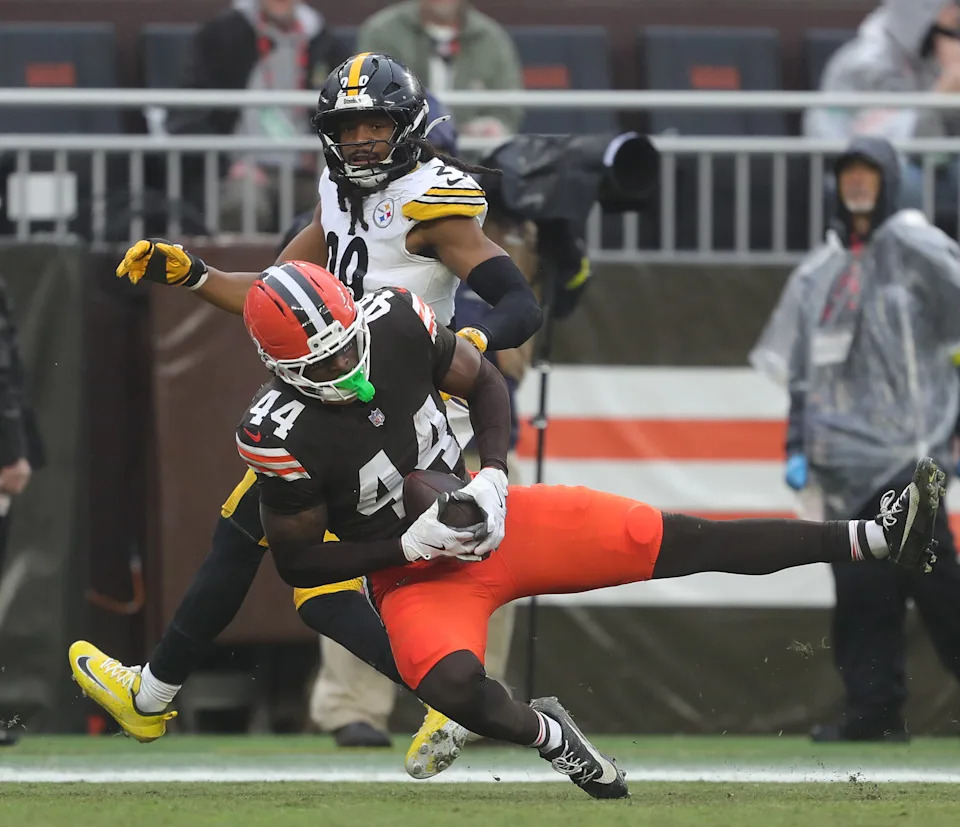Browns tight end Harold Fannin Jr. catches a first-quarter touchdown pass against Pittsburgh Steelers safety Kyle Dugger, Dec. 28, 2025, in Cleveland.