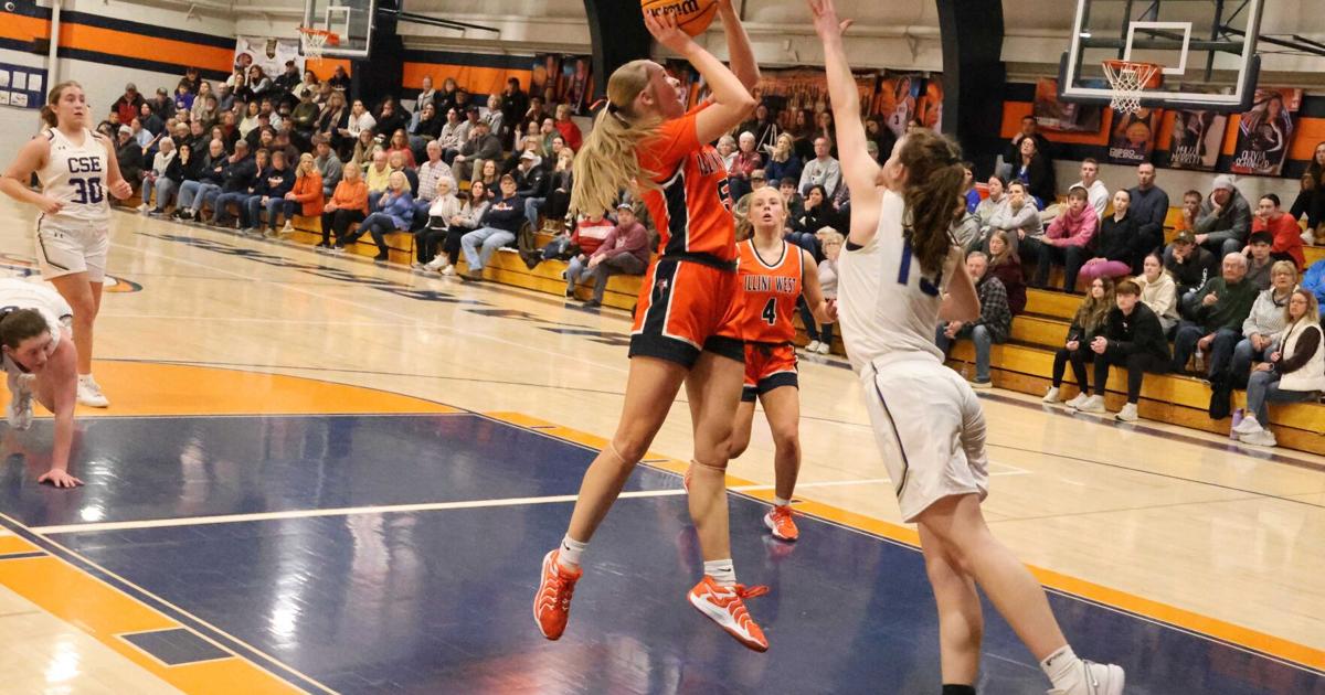 Chargers take off in second quarter to defeat Farmington | Sports