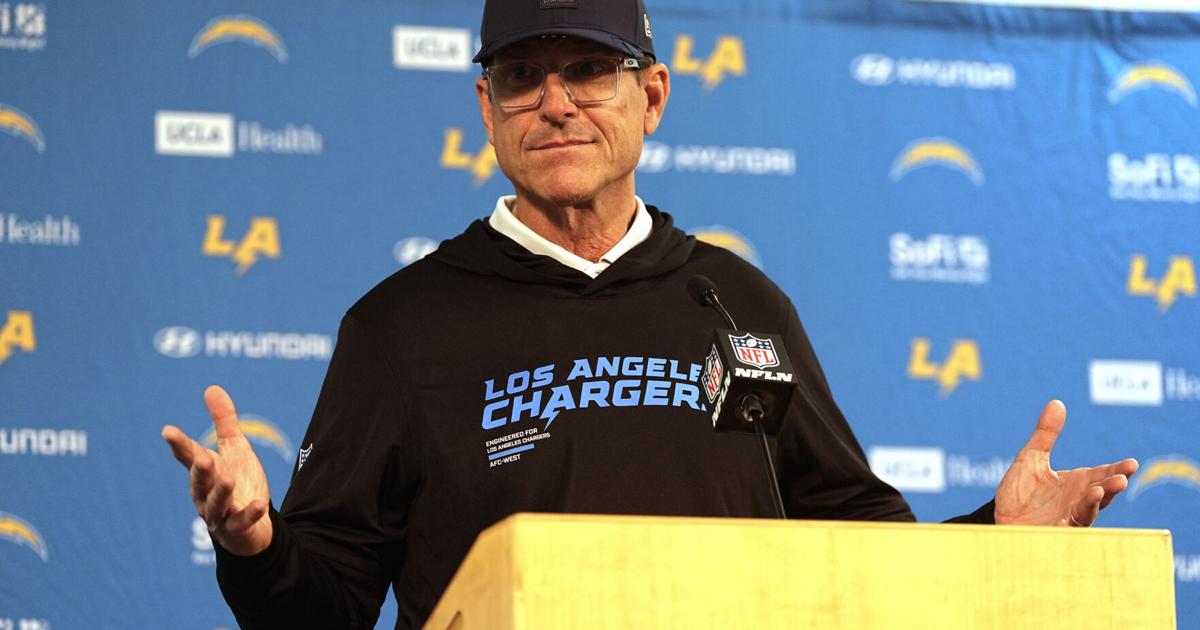 Justin Herbert and his broken hand lead Chargers into playoffs against Patriots | National Sports