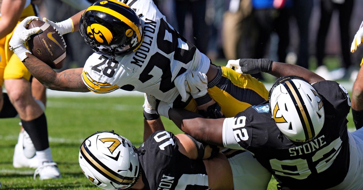 Federal judge denies injunction for college football players seeking to play a 5th year | Associated Press