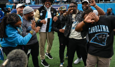 Oh, Sweet Carolina: Charlotte crowd ignites Panthers playoff fever | Sports