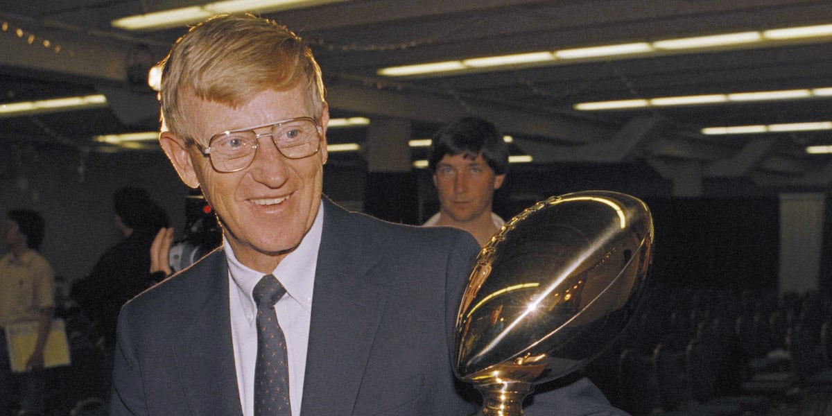 Former Notre Dame football coach Lou Holtz enters hospice care