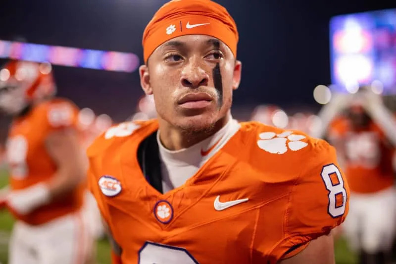 NCAA, College League, USA Football 2025: Florida State At Clemson Nov 08 November 8, 2025: Clemson Tigers cornerback Avieon Terrell 8 walks off after warm ups for the NCAA Football matchup against the Florida State Seminoles at Memorial Stadium in Clemson, SC. Scott Kinser/CSM Credit Image: Â Scott Kinser/Cal Media Clemson Sc United States EDITORIAL USE ONLY Copyright: xx ZUMA-20251108_zma_c04_265.jpg ScottxKinserx csmphotothree440256