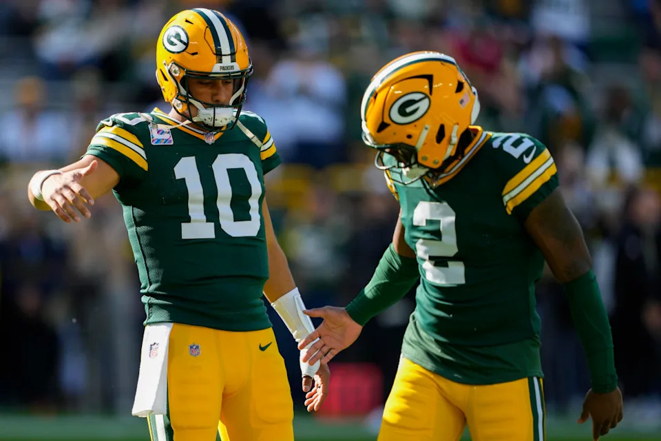 Green Bay Packers quarterbacks Jordan Love (10) and Malik Willis (2) Jeff Hanisch-Imagn Images