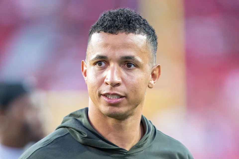 CHARLOTTE, NORTH CAROLINA – AUGUST 08: Quarterback Shedeur Sanders #12 of the Cleveland Browns reacts at the line of scrimmage in the first half during the NFL Preseason 2025 game against the Carolina Panthers at Bank of America Stadium on August 08, 2025 in Charlotte, North Carolina. (Photo by Jared C. Tilton/Getty Images) | Jeff Lange / USA TODAY NETWORK via Imagn Images