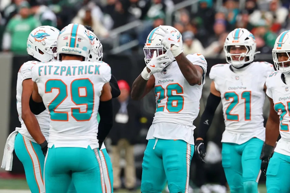 Dec 7, 2025; East Rutherford, New Jersey, USA; Miami Dolphins cornerback Rasul Douglas (26) reacts after breaking up a pass against the New York Jets during the second half at MetLife Stadium. Ed Mulholland-Imagn Images
