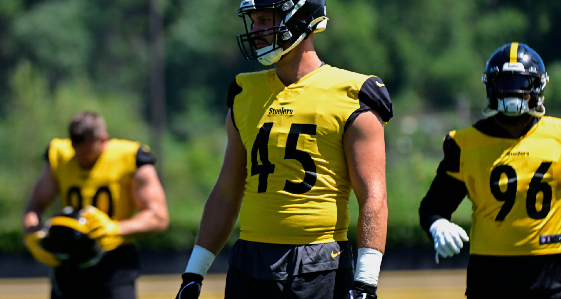 Steelers Bring Back German Edge Rusher