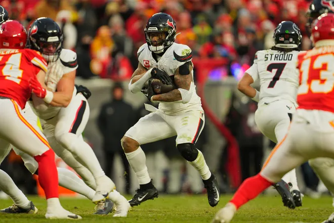 Jan 18, 2025; Kansas City, Missouri, USA; Houston Texans running back Joe Mixon (28) runs the ball against the Kansas City Chiefs during the third quarter of a 2025 AFC divisional round game at GEHA Field at Arrowhead Stadium. Mandatory Credit: Jay Biggerstaff-Imagn Images