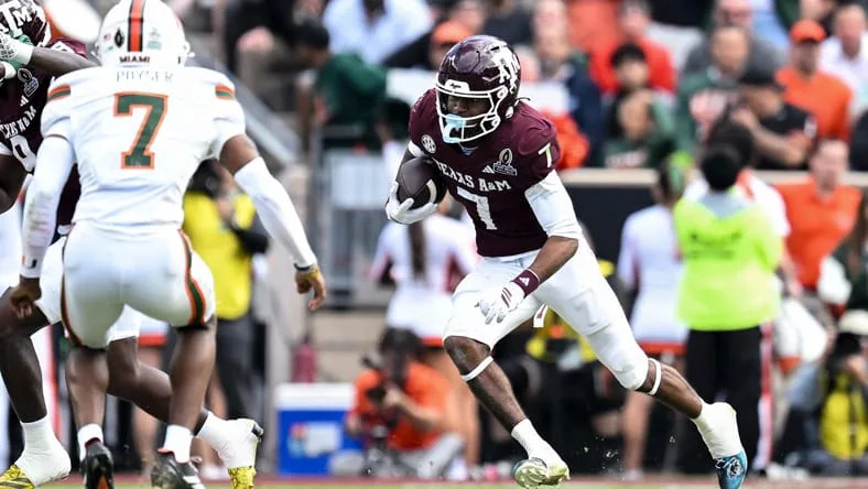 KC Concepcion running the ball for Texas A&M at Kyle Field.