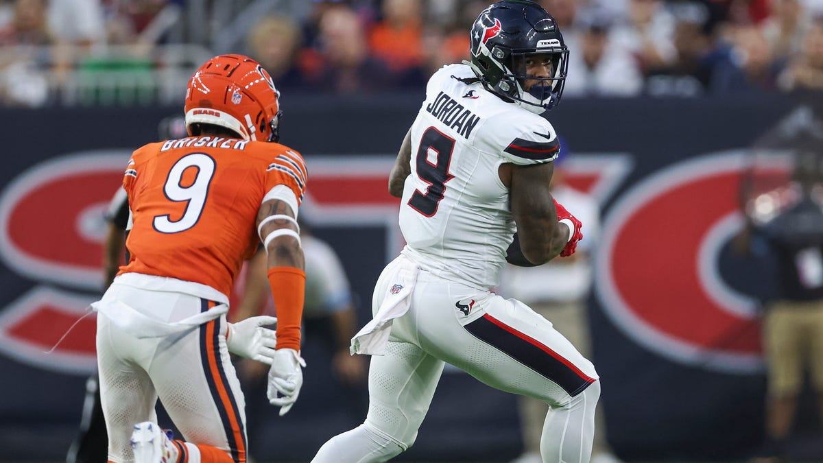 Texans TE Brevin Jordan named Ed Block Courage Award winner