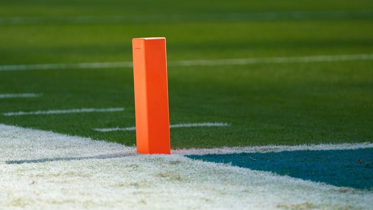 Get tickets to see Xavier Weaver vs. the Rams