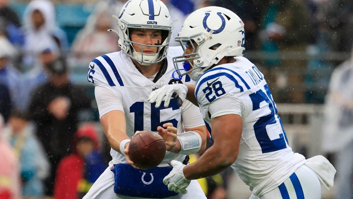 Riley Leonard player props odds, tips and betting trends for Week 18