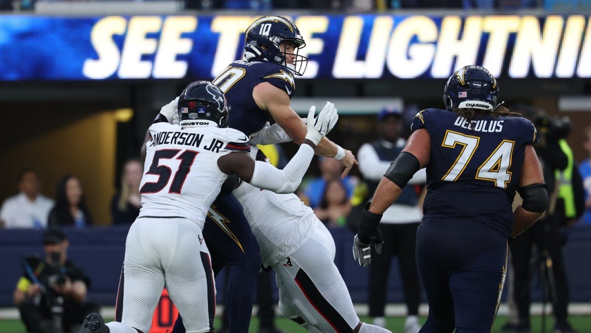 Justin Herbert injury update, status vs. Broncos in Week 18