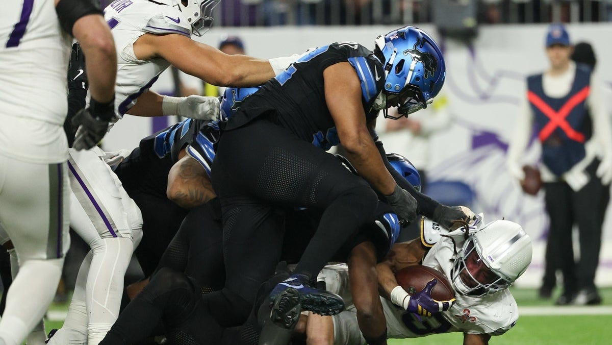 Aaron Jones injury update, status vs. Packers in Week 18