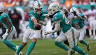 De'Von Achane player props odds, tips and betting trends for Week 18