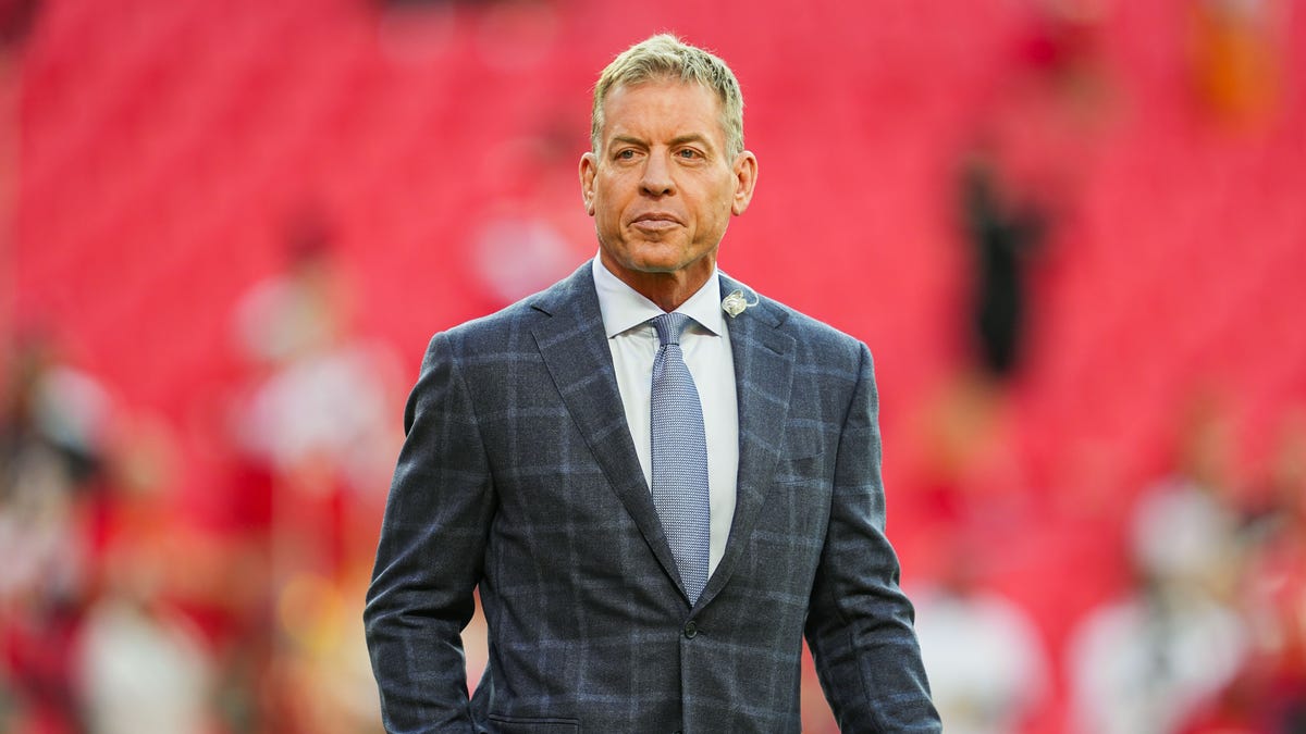 Troy Aikman to assist in Miami Dolphins' general manager search