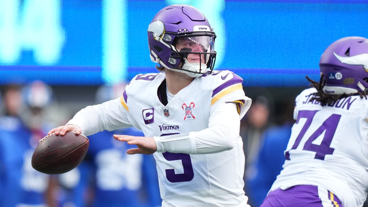 Packers at Vikings odds, picks and predictions