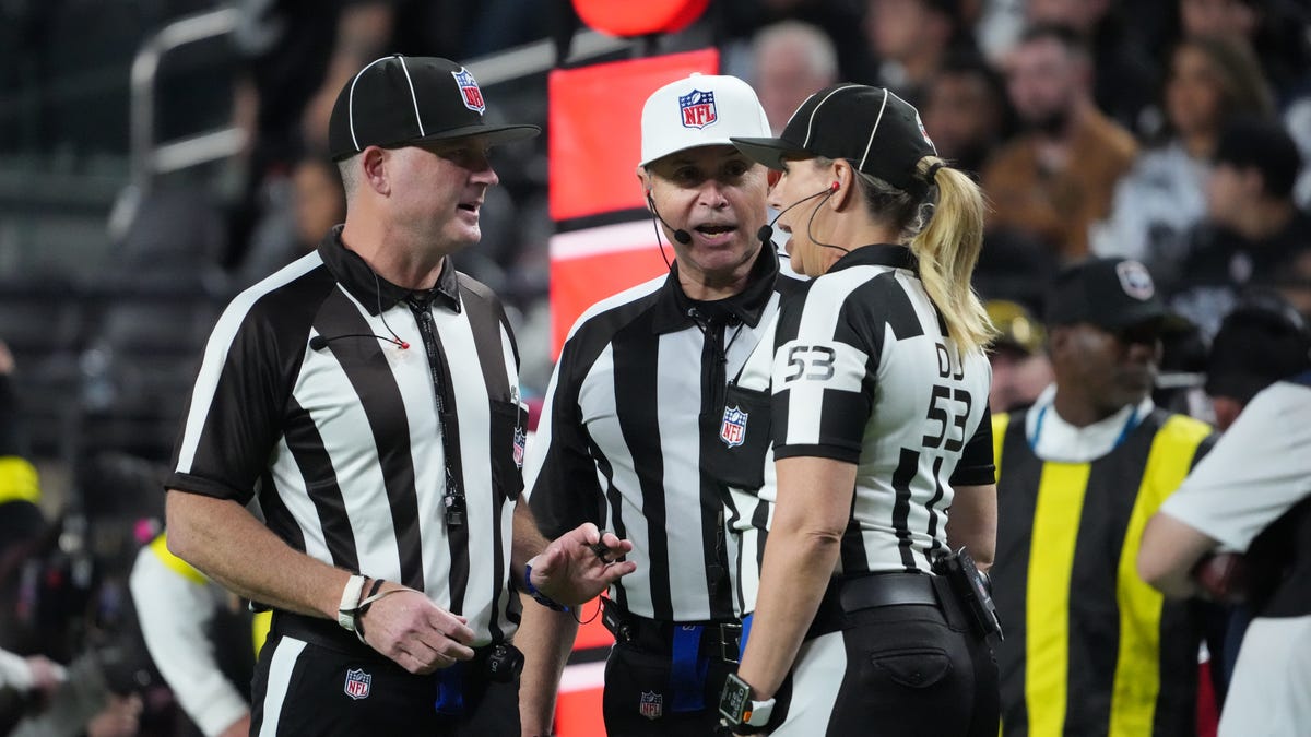 Ref Brad Allen explains his crew's bad calls in Panthers' loss to Bucs
