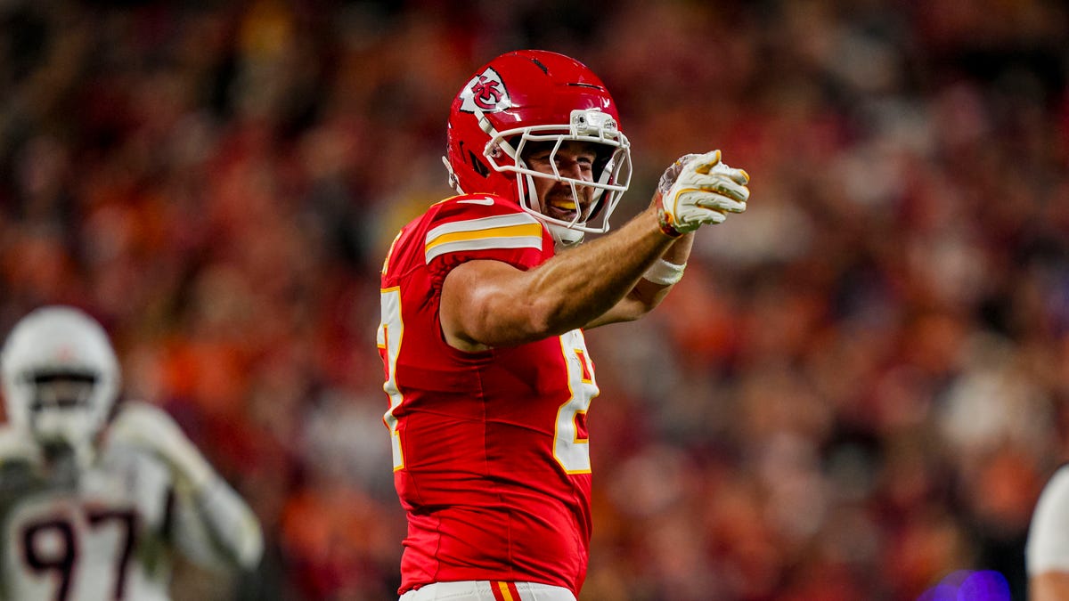 Chiefs at Raiders odds, picks and predictions