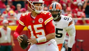 Chiefs QB Patrick Mahomes congratulates Myles Garrett for sack record