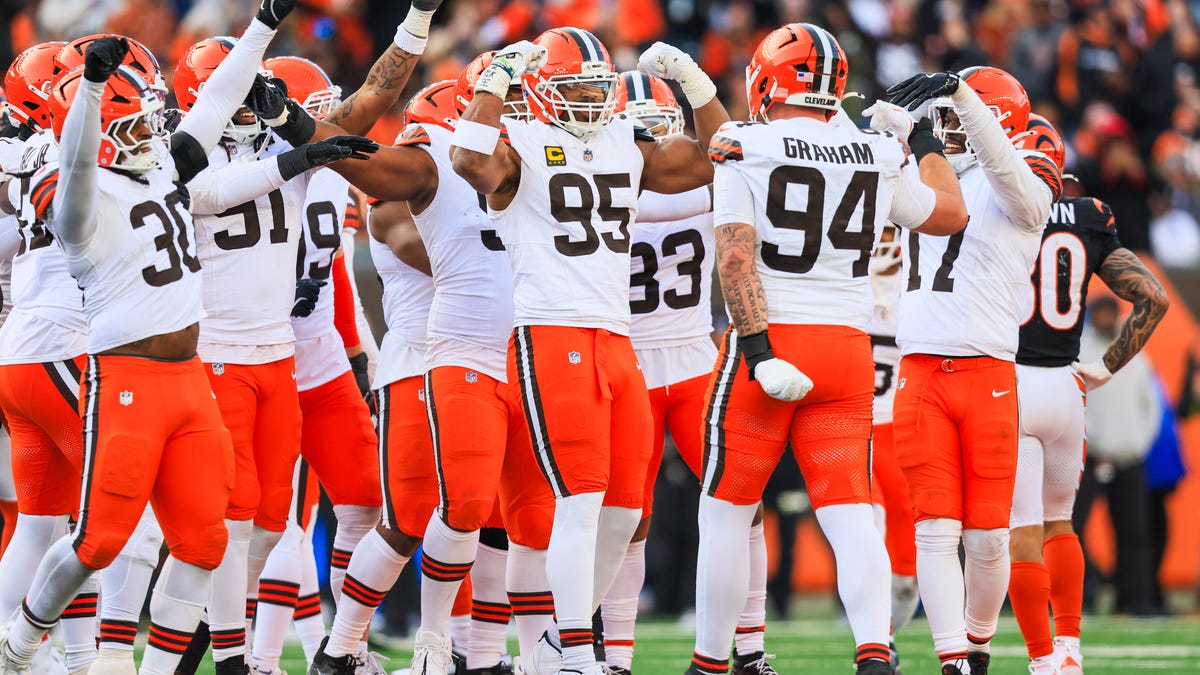 Browns, sports world react to Myles Garrett making history vs. Bengals