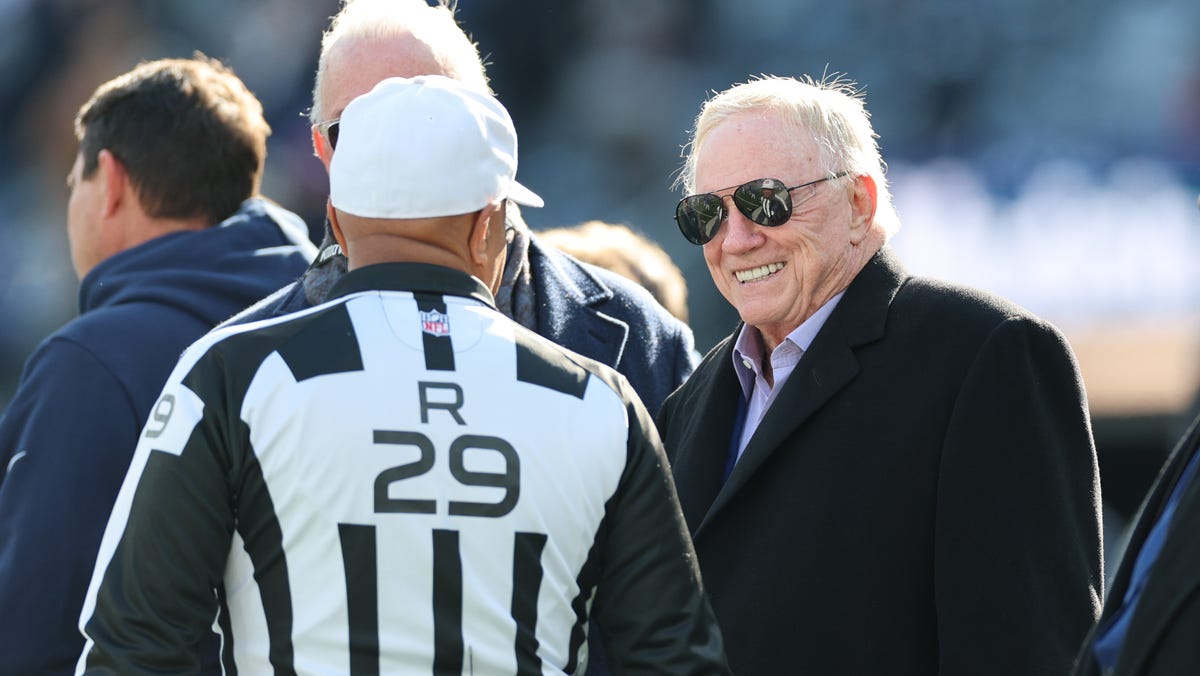 Jerry Jones talks Matt Eberflus' future before Cowboys loss to Giants
