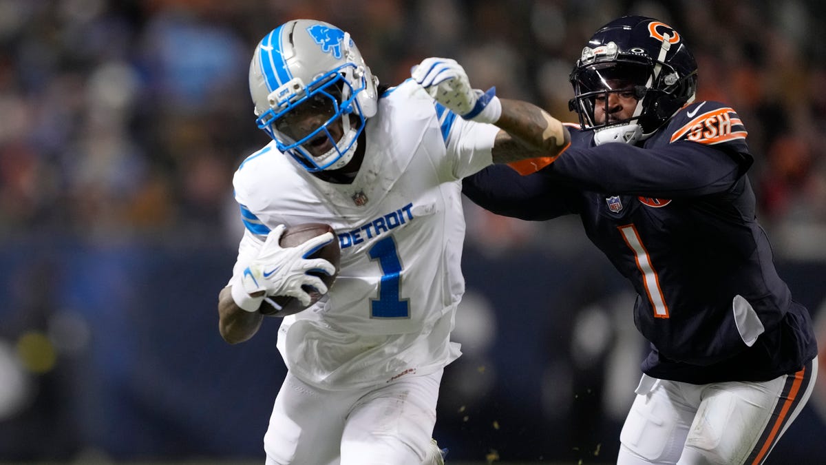 Studs and duds from Chicago's disappointing loss