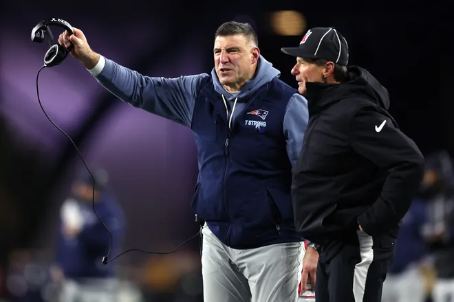FOXBOROUGH, MASSACHUSETTS - JANUARY 11: Head coach Mike Vrabel of the New England Patriots reacts after a play against the Los Angeles Chargers during the second quarter of the AFC Wild Card Playoff game at Gillette Stadium on January 11, 2026 in Foxborough, Massachusetts. (Photo by Adam Glanzman/Getty Images)