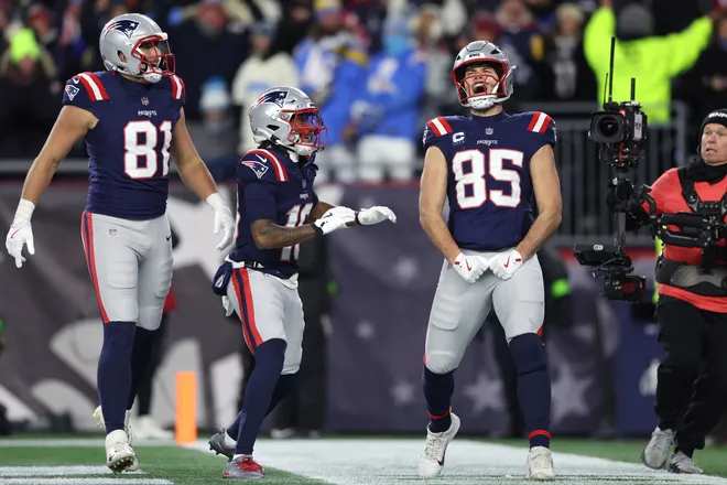 FOXBOROUGH, MASSACHUSETTS - JANUARY 11: Hunter Henry #85 of the New England Patriots celebrates with teammates a touchdown against the Los Angeles Chargers during the fourth quarter of the AFC Wild Card Playoff game at Gillette Stadium on January 11, 2026 in Foxborough, Massachusetts. (Photo by Adam Glanzman/Getty Images)
